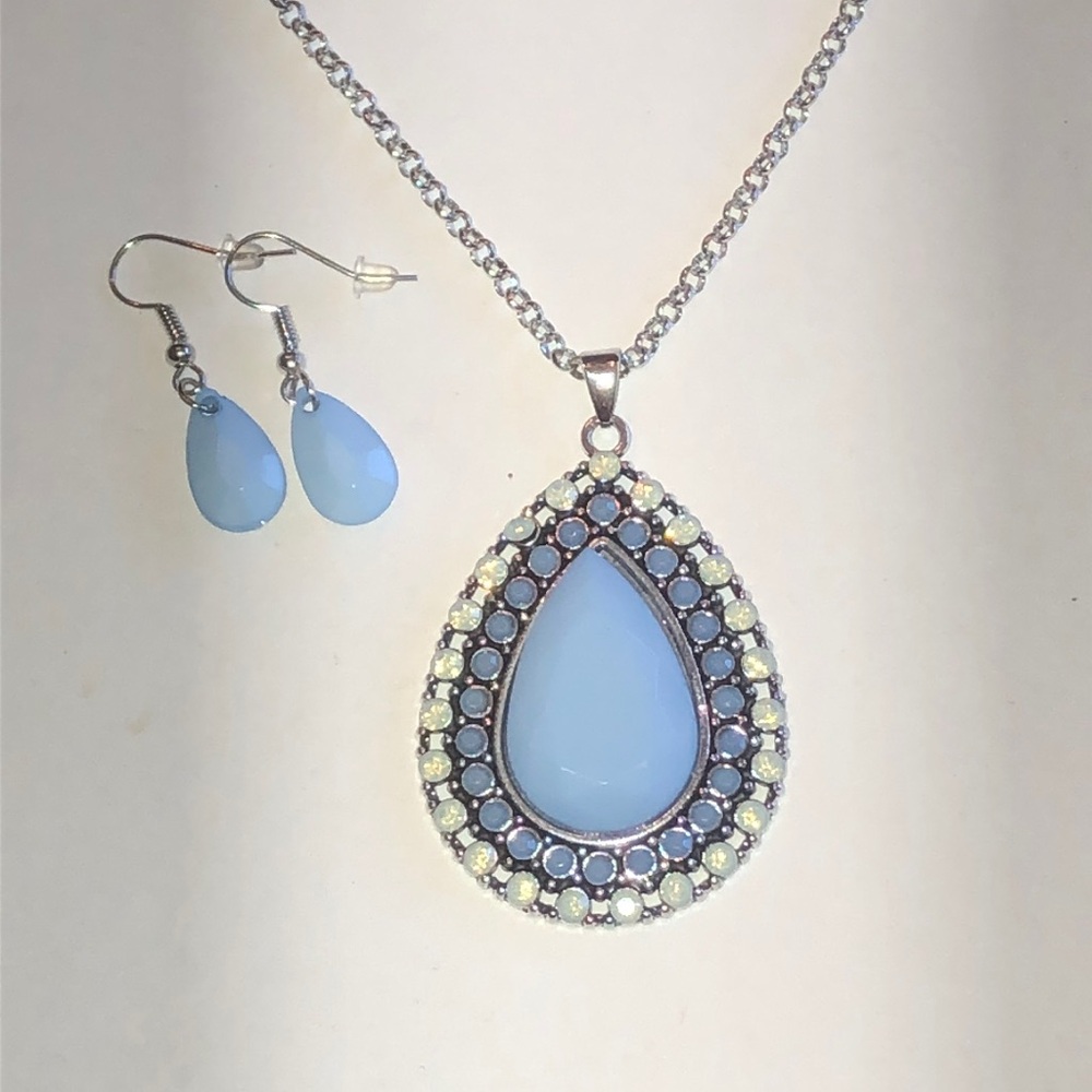 Teardrop Blue Pendant Silver Tone Necklace and Earrings Set